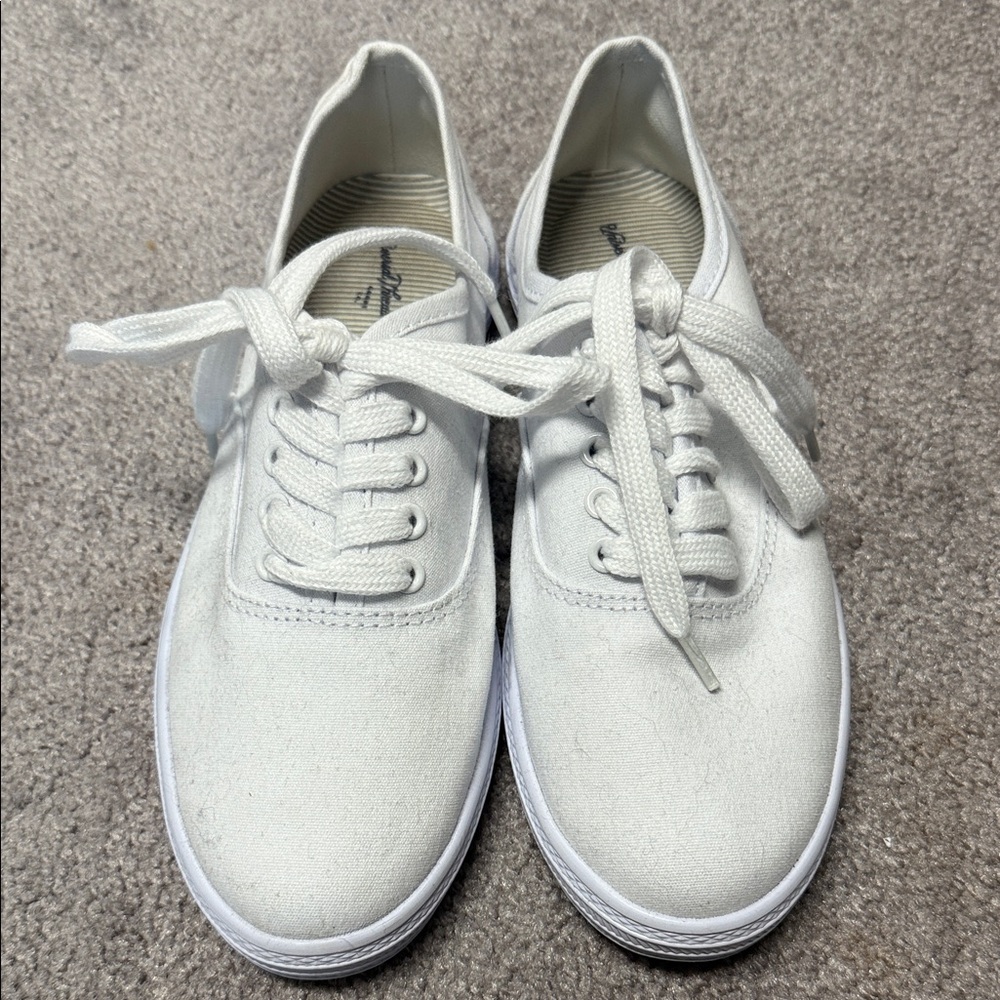 Universal Thread White Lace-Up Sneakers